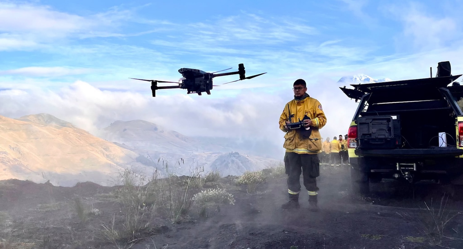 Incendios forestales mantienen desplegados a los bomberos