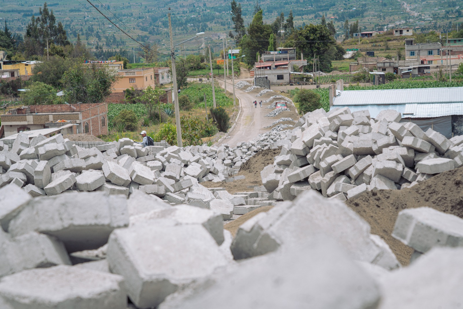 Avanza adoquinado de la comunidad El Socorro en la parroquia Cubijíes 