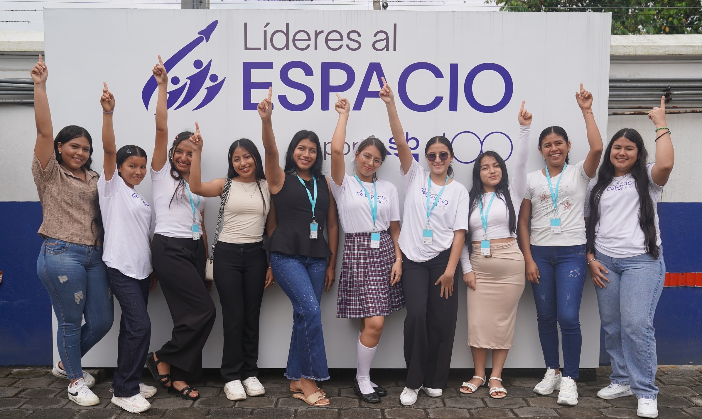 Diez niñas ecuatorianas son seleccionadas para vivir una experiencia en el Space Center Houston como parte del proyecto “Líderes al Espacio”